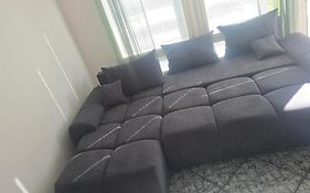 55 neliöinen Tilava RivitaloKaksio, 1-4hlö, Täydellinen keittiö, Uudet kodinkoneet, laadukas sauna, tv, netflix, wifi, kuivaava pyykinpesukone, itsekirjautuminen 24h, avainsäilöboxi koodilla